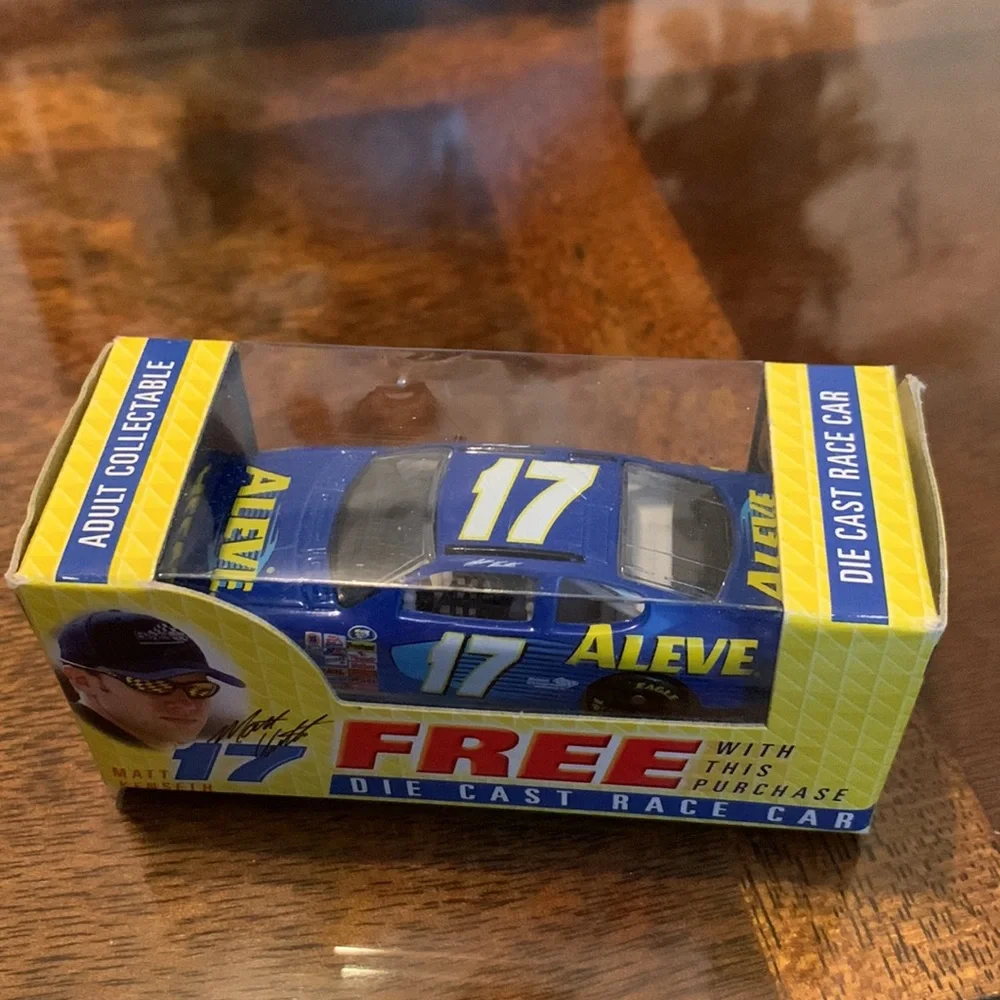 NASCAR 17 Matt Kenseth Ford Taurus Aleve Racing DieCast Collectible Race Car New